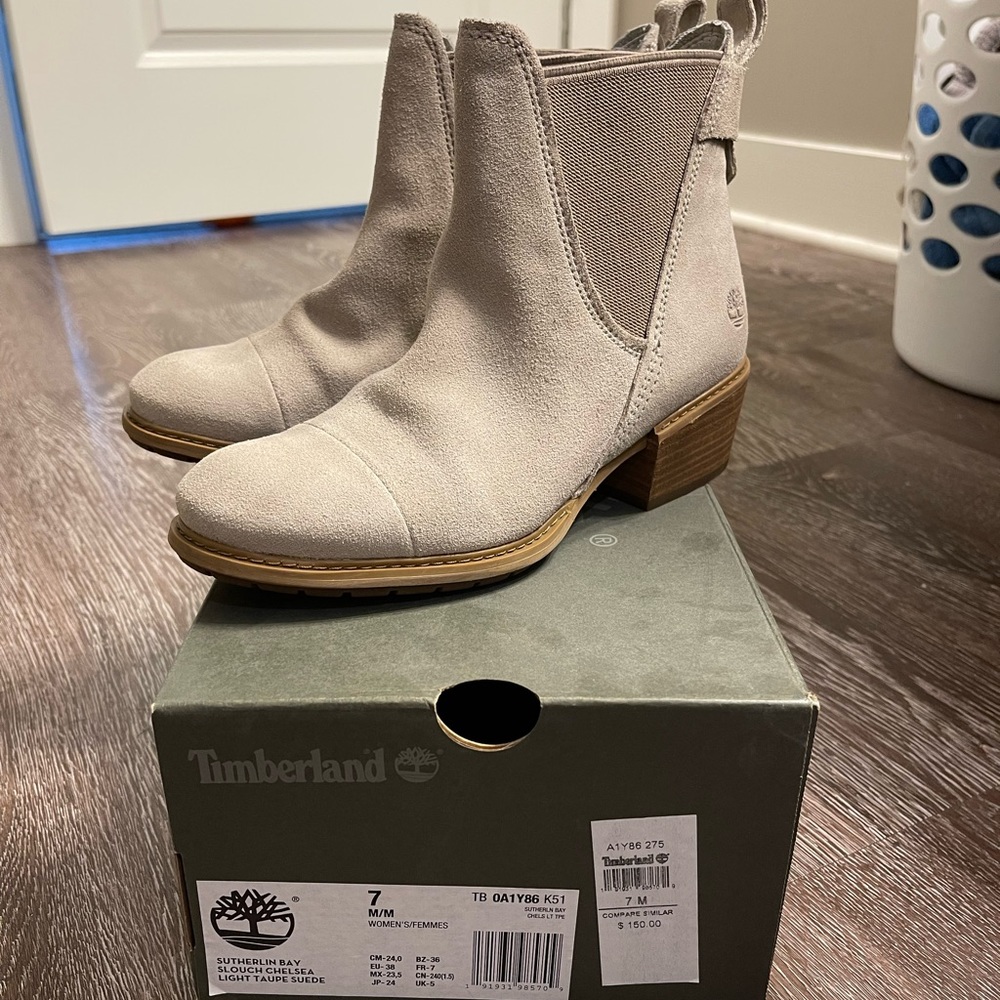 NWT Timberland Sutherlin Bay‎ Slouch Chelsea Boots Light Taupe Suede - size 7